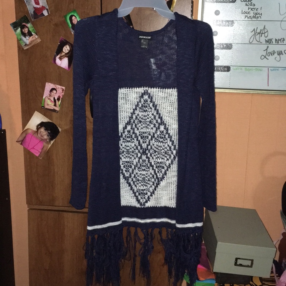 Very cute cardigan! Only worn a few times.
